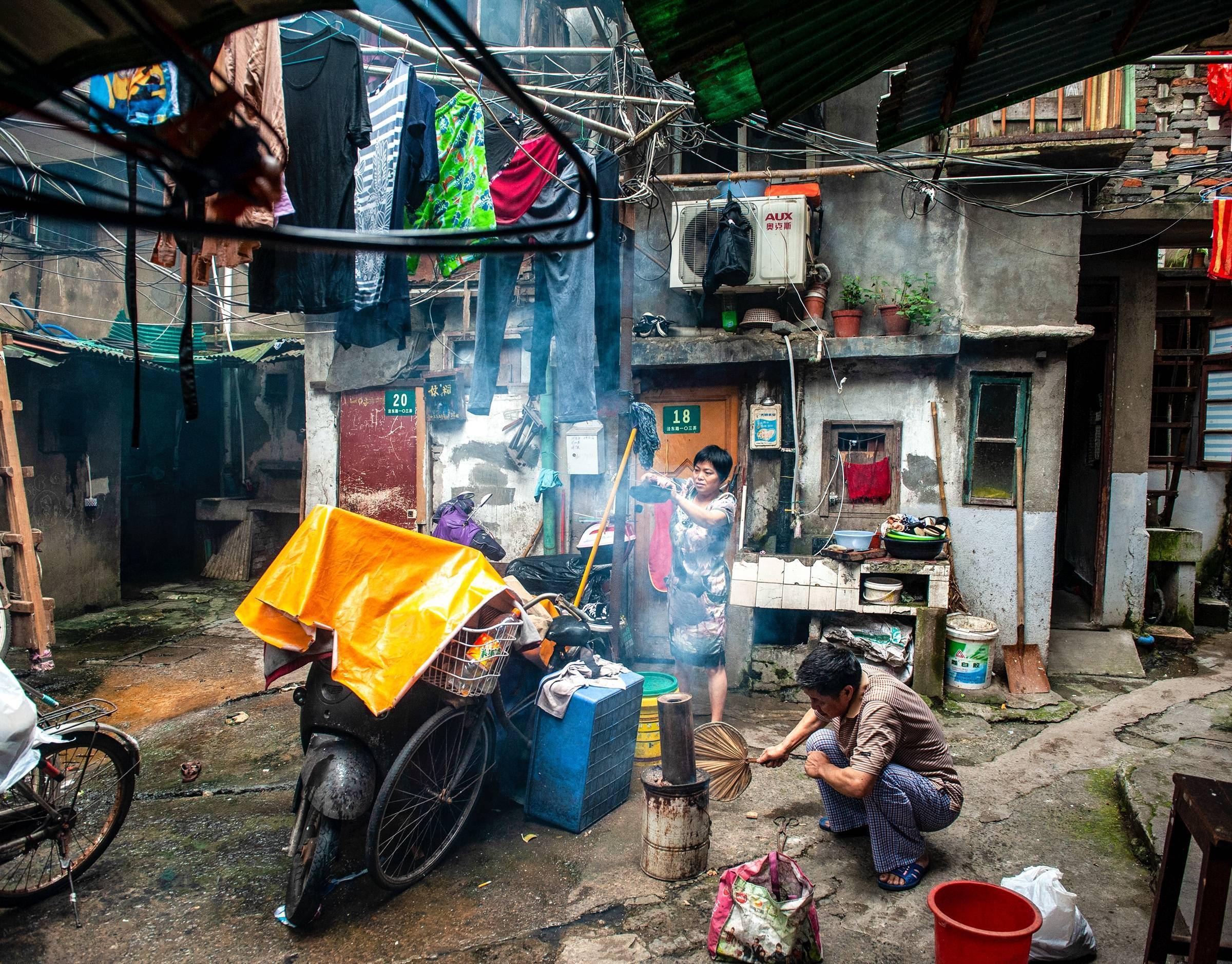 上海|摄影家楼定和过世：上海“另一半人的生活”的影像如何不散失