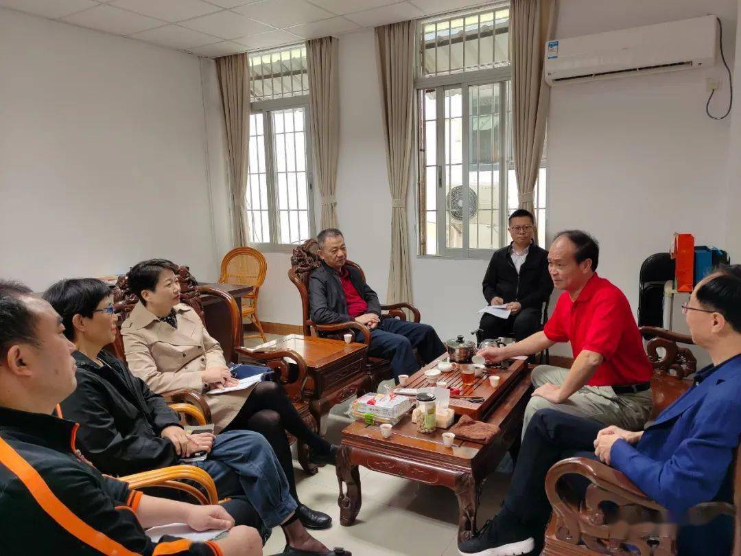 洪益兰分别到翔安区第六实验小学,第三实验小学,进修学校附小,沈井