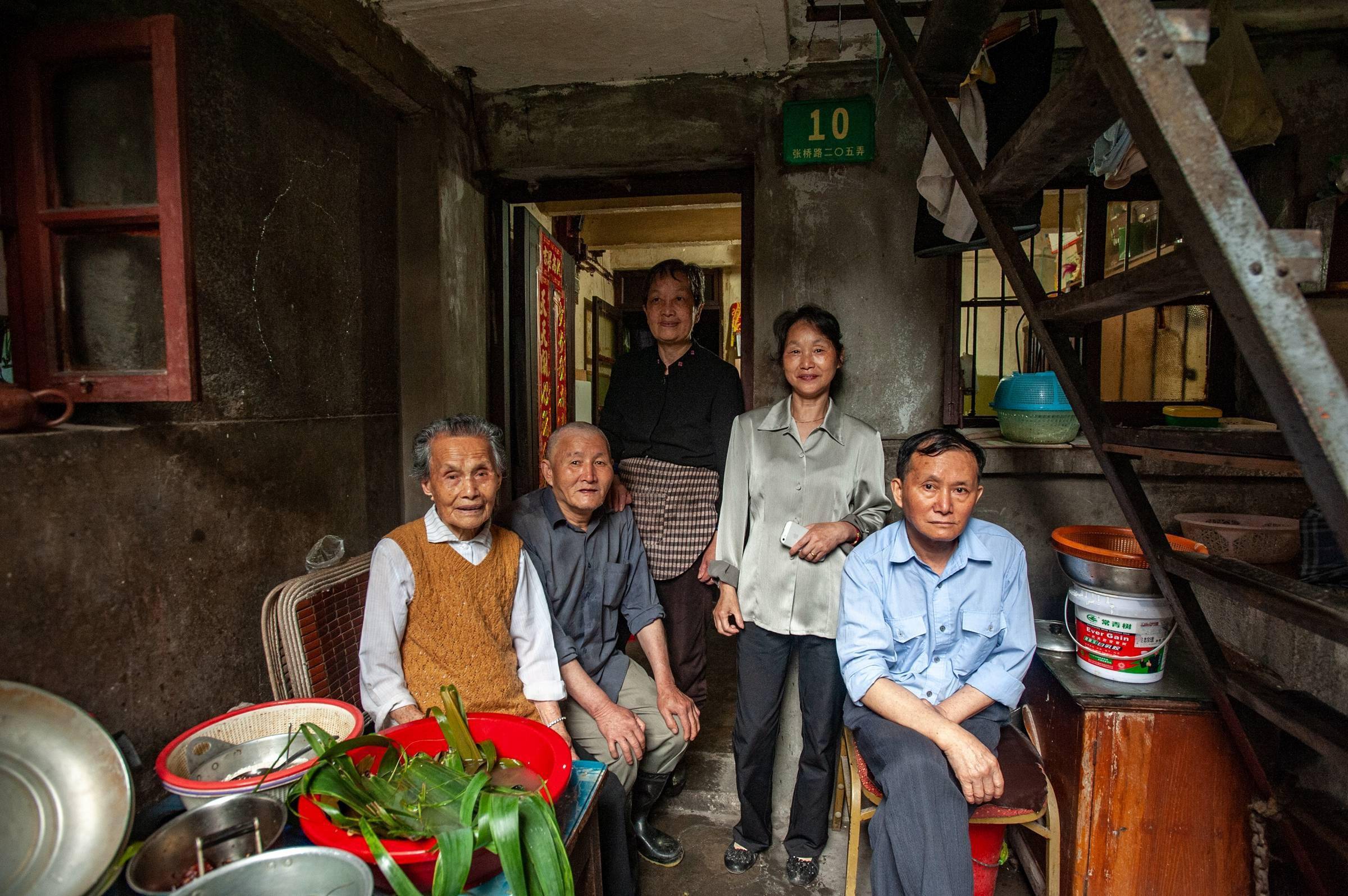 上海|摄影家楼定和过世：上海“另一半人的生活”的影像如何不散失