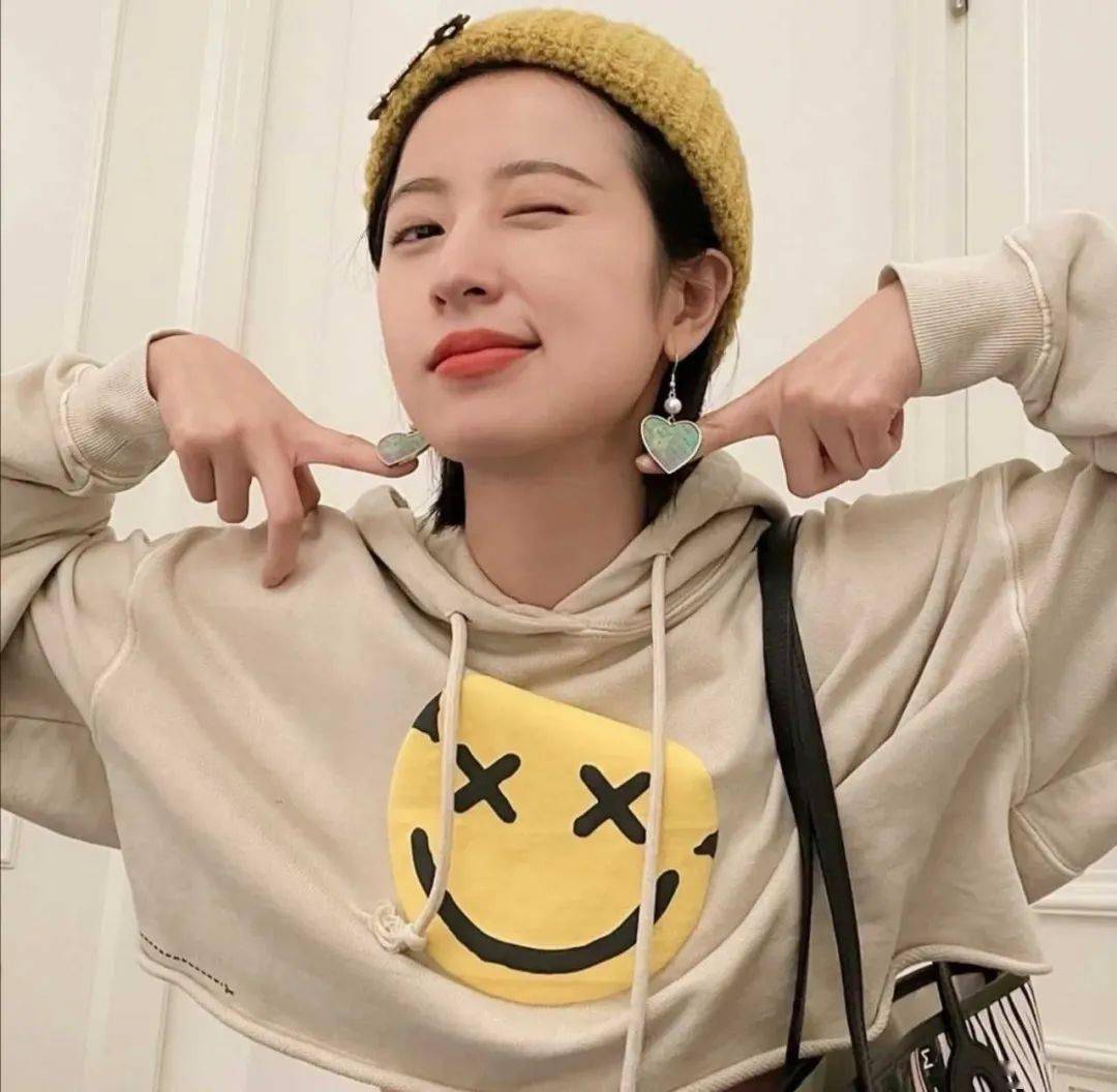 头像自拍一定要学周雨彤