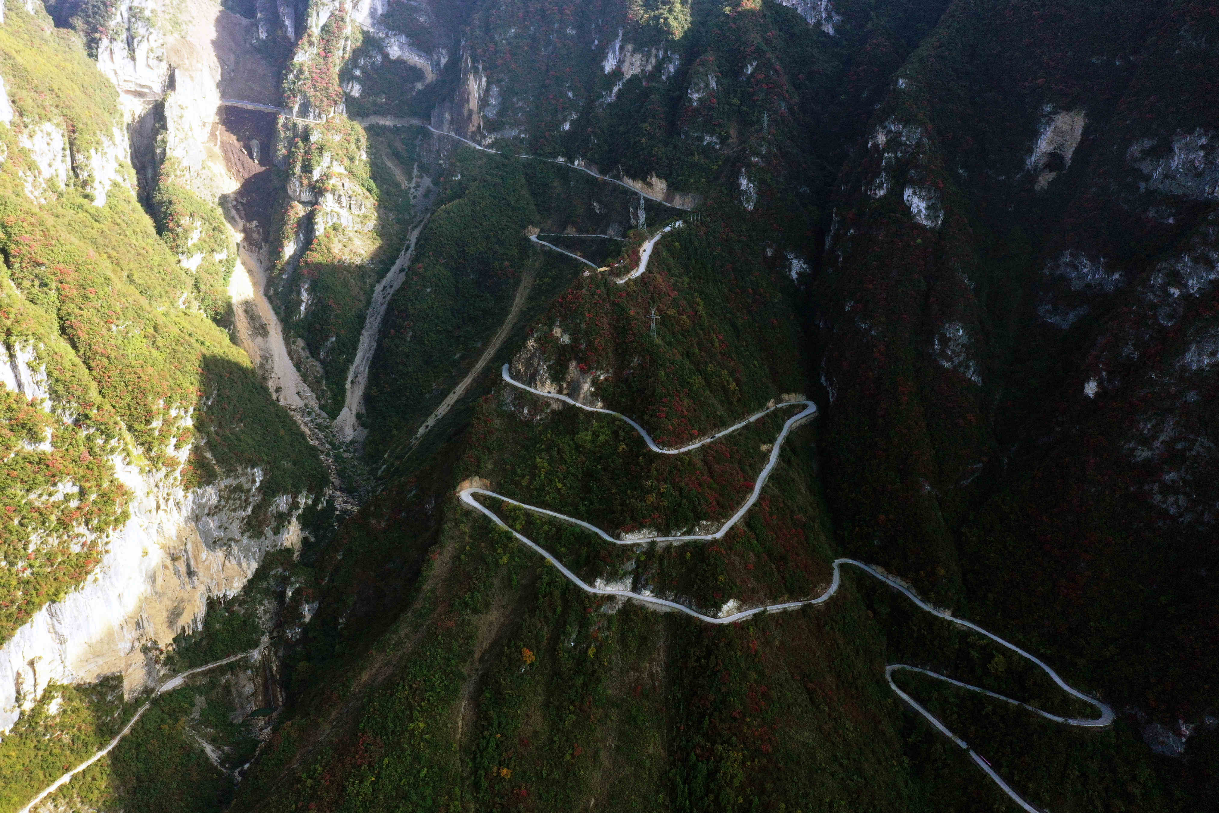 巫山县下庄村天路图片图片