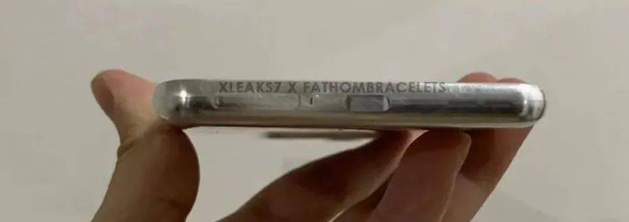 【旗舰】一加10Pro原型机上手照 后置模组极具辨识度