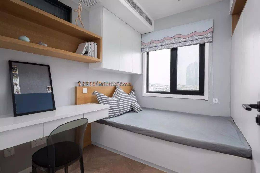 头次看到榻榻米这样做让小卧室住得更舒适你学会了吗