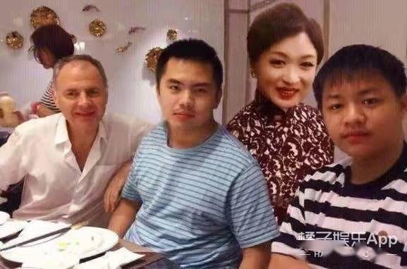 八卦爆料|还记得金星领养的三个孩子吗？他们已经长这么大了！