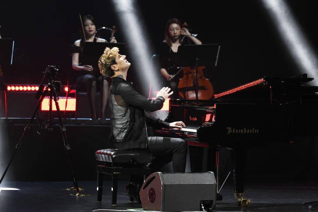 已画上了完美的句号巡 演 首 站《臻选—2021马克西姆古典跨界钢琴