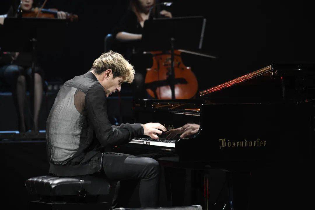 精彩演出回顾巡演首站圆满落幕钢琴圣手马克西姆嗨翻全场