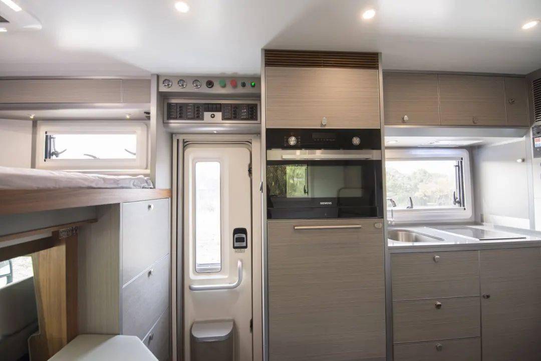 售价196w,进口配置,超大水电,阿莫迪罗-锐行者型越野房车_搜狐汽车