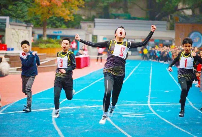 巴蜀|奥运冠军施廷懋为巴蜀小学体育节加油助威