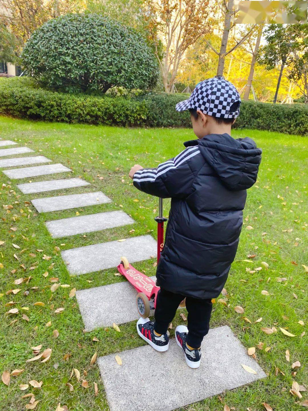 产品 99元给娃收中长款羽绒服，90%鸭绒，我先抢为敬！