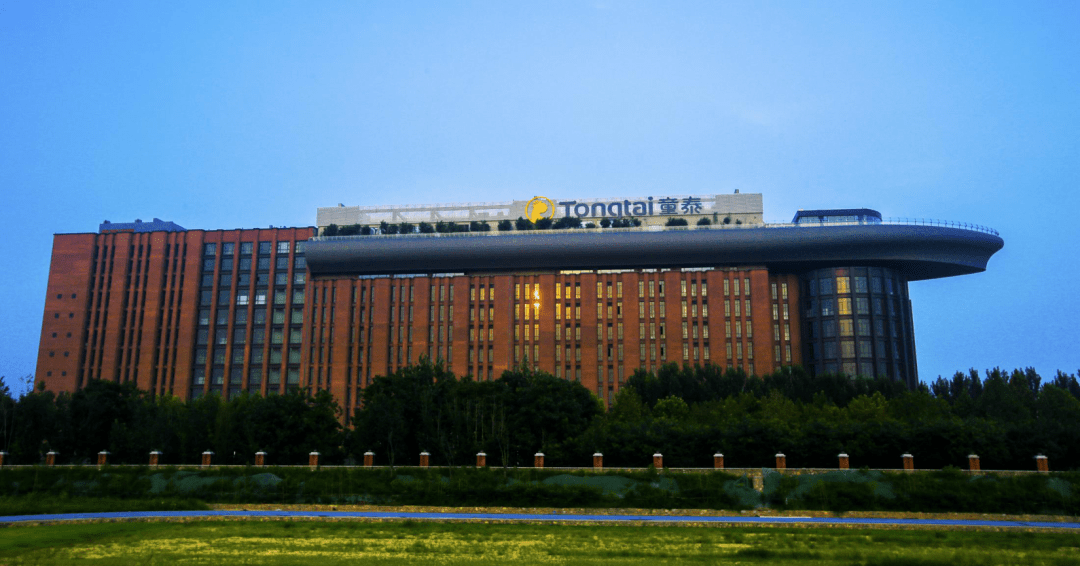 童泰公司是全国最大的婴幼儿服饰及用品研发生产基地,有世界上最大的