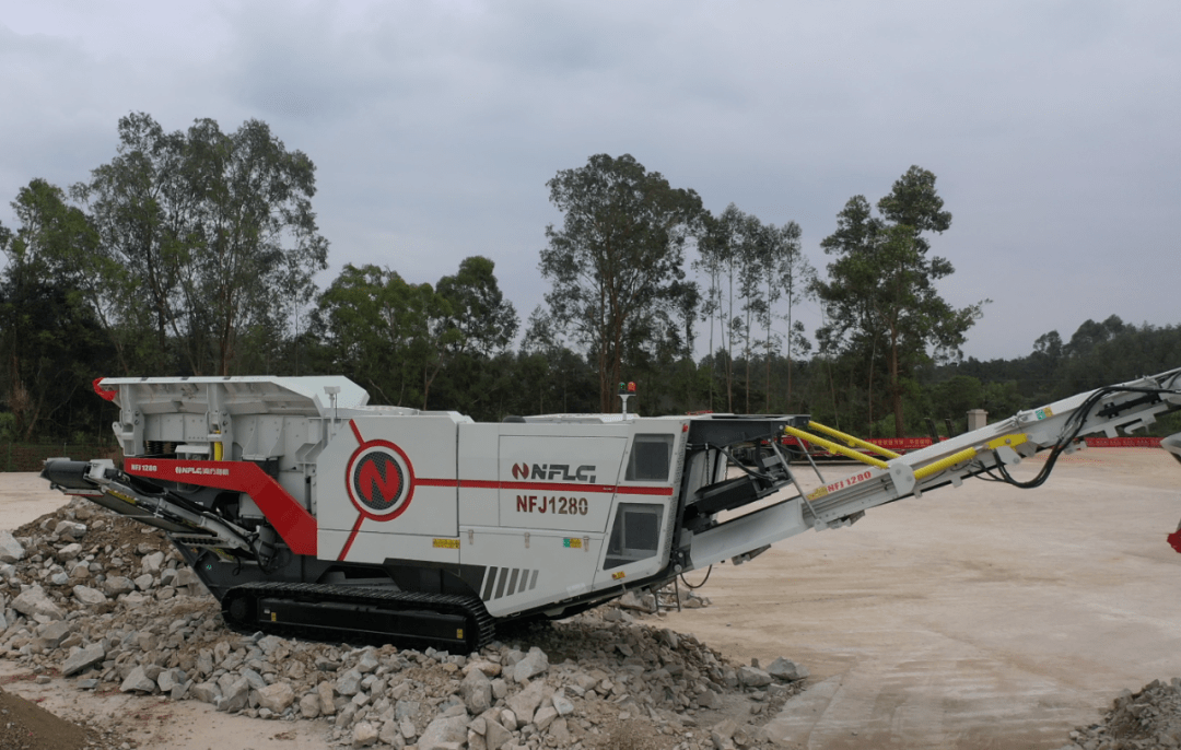 关注南方路机300吨移动破碎硬岩线登陆海南