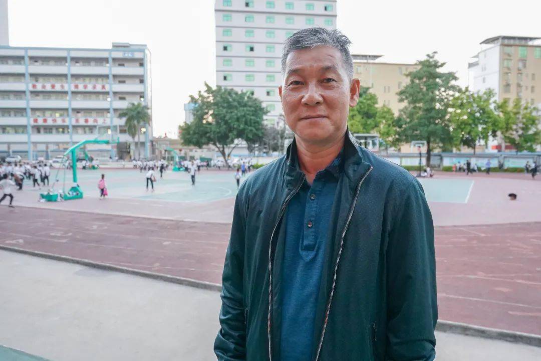 校长来了博罗县罗阳城郊中心学校校长曾泽光关爱每个学生开展丰富活动