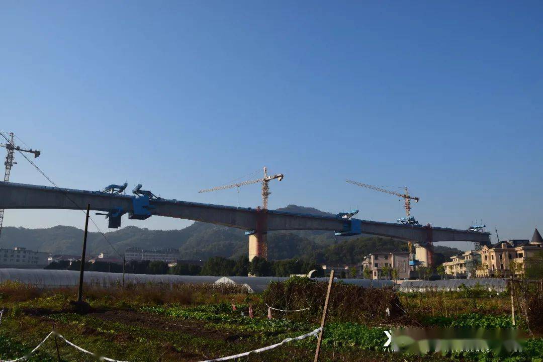 各项目建设进展有条不紊金甬铁路义乌段施工现场