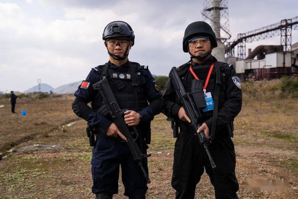 特警2021年跨区域拉动红蓝对抗演练暨实战综合技能大比武在贵阳市公安