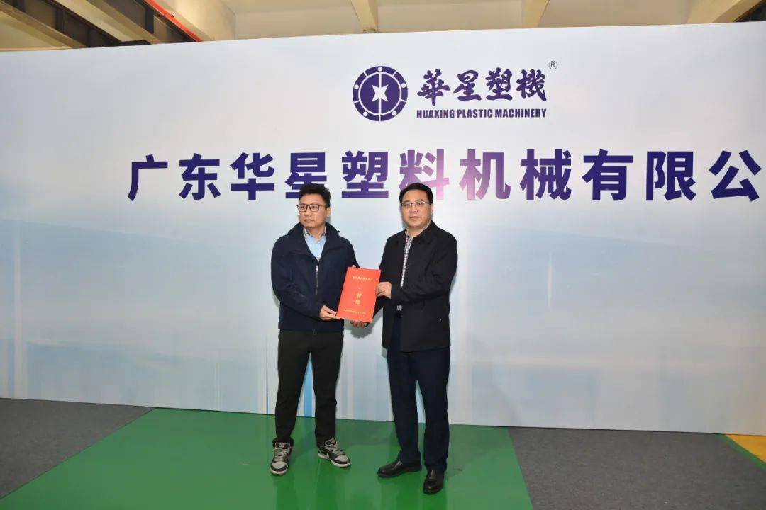 市安委办主任市应急管理局局长邹小龙到古镇送信授书与企业掏心窝讲