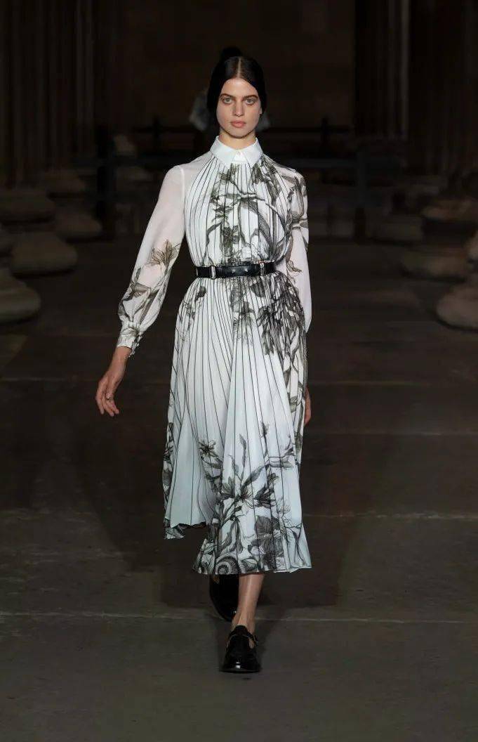 色调 2022春夏女装流行色T台分析