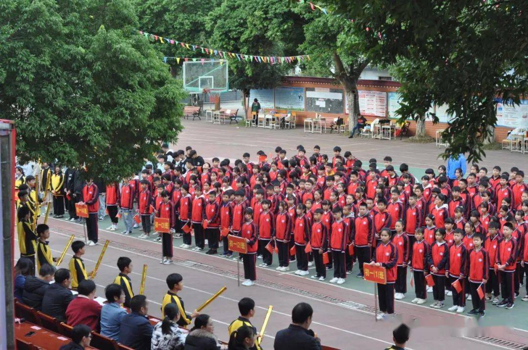 燃爆現場直擊昭平縣古袍中學第二十五屆學生田徑運動會開幕式精彩瞬間