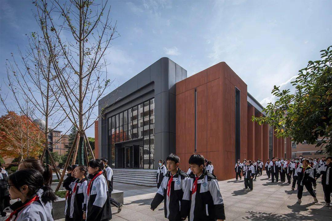 陕西省安康中学礼堂大变身!建筑师克制设计,保留了场所记忆,赞!