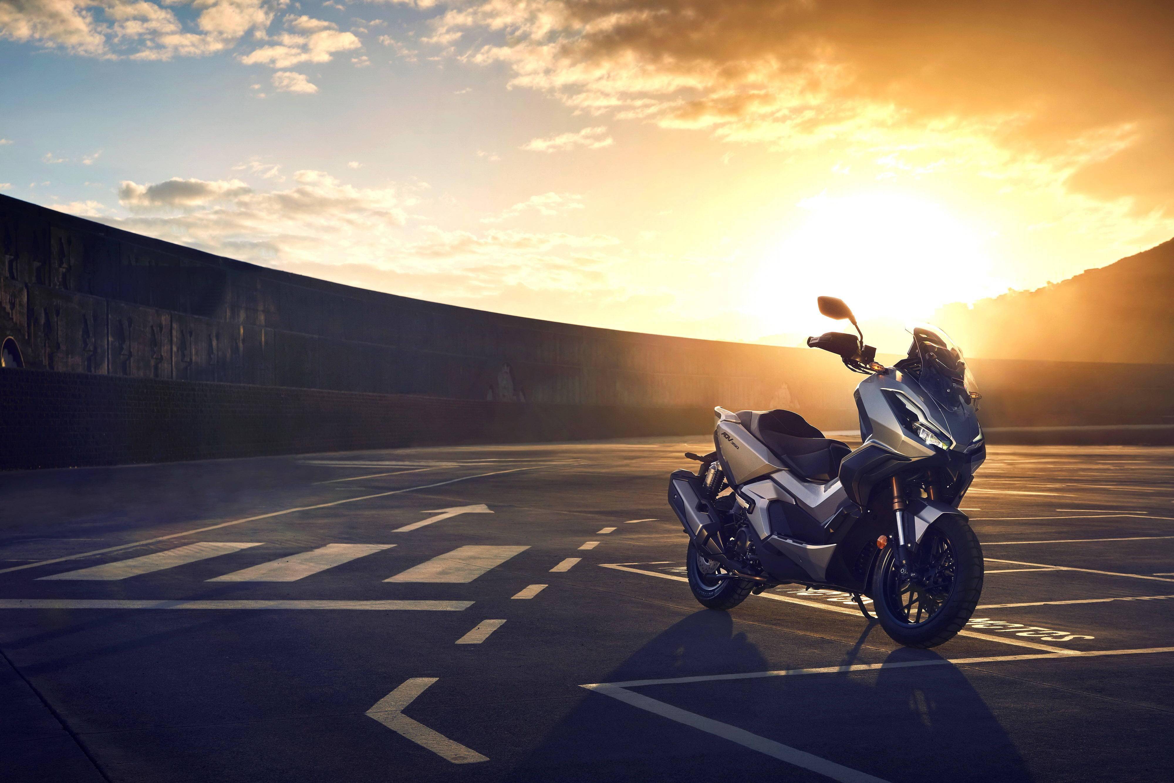 honda 全新跨界踏板 adv350 户外特写