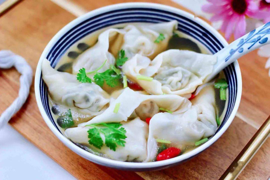 烤羊肉串喝羊汤,做冬藏窖,酱萝卜,包馄饨……身体力行感知节气之美!