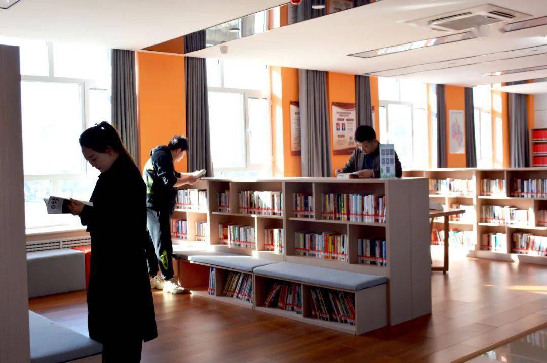 神木市图书馆自开馆以来,一直秉承"一切为了读者,一切方便读者,一切