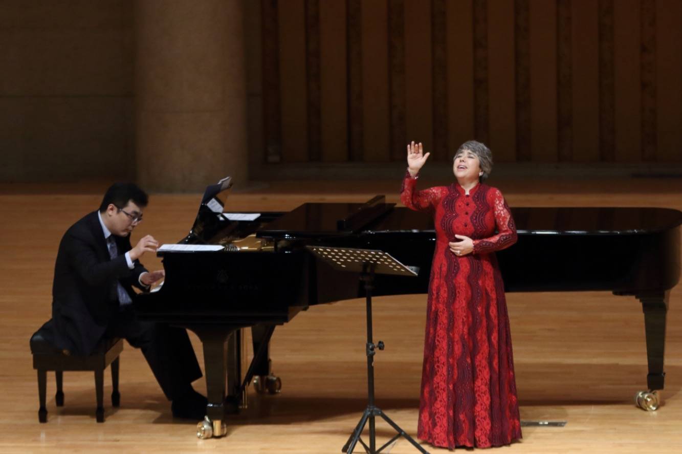 中国的夜莺飞回来了,花腔女高音迪里拜尔5月底在上海登台献唱