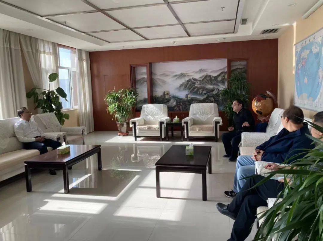 县长程玉峰会见外地客商并洽谈项目投资事宜