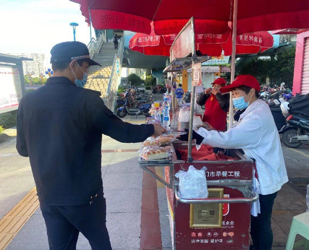 执法人员|曝光台 | 城管“不打烊”，督促早餐点规范经营