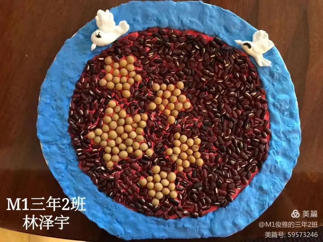 将大米,红豆,绿豆等多种谷物在纸上进行拼图,粘结接,创造出各种造型