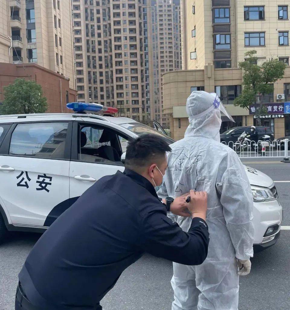 战疫记忆 | 余干公安星夜驰援,与暖意相拥