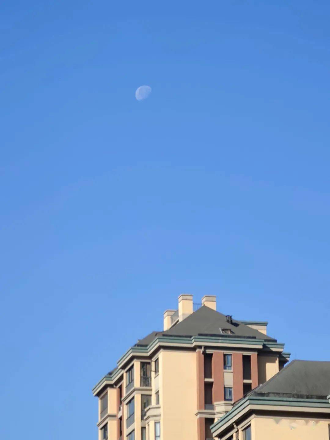 邓州上空出现了日月同辉!