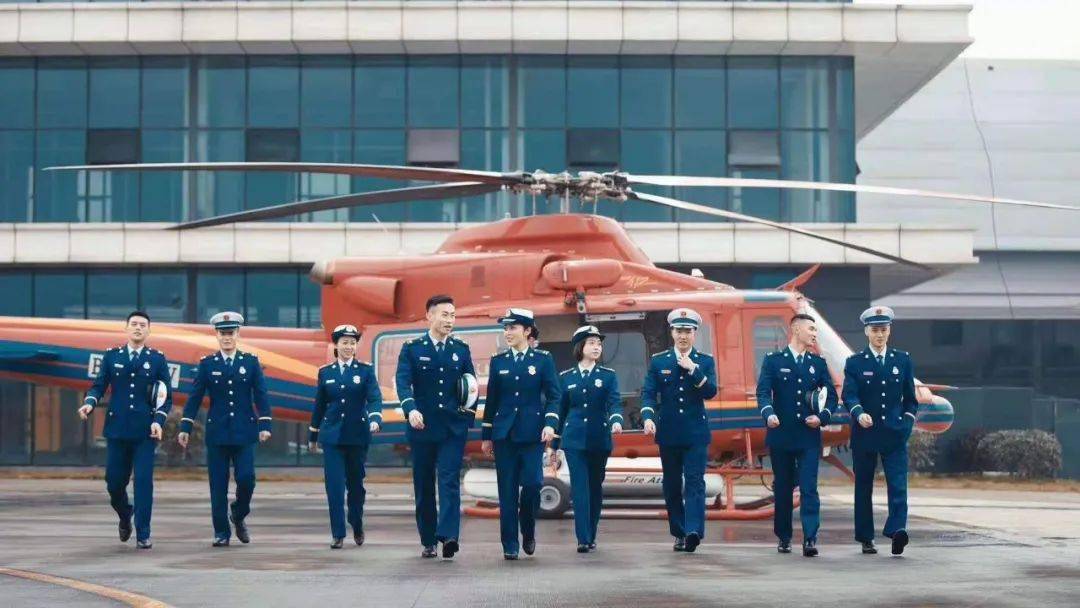 2022年招飞 | 当"火焰蓝"邂逅"天空蓝"…_救援_直升机_航空