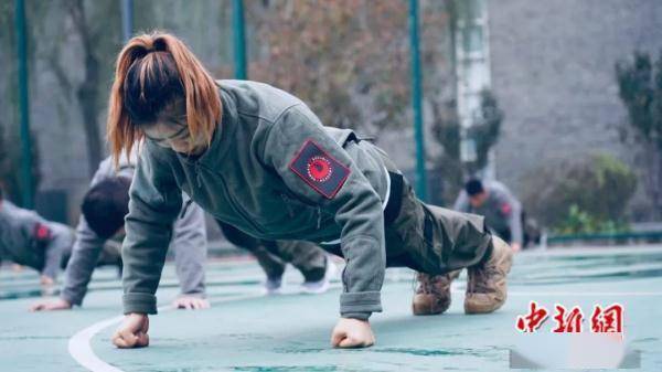 基本上都是她的訓練視頻以及女子防身術的教學視頻