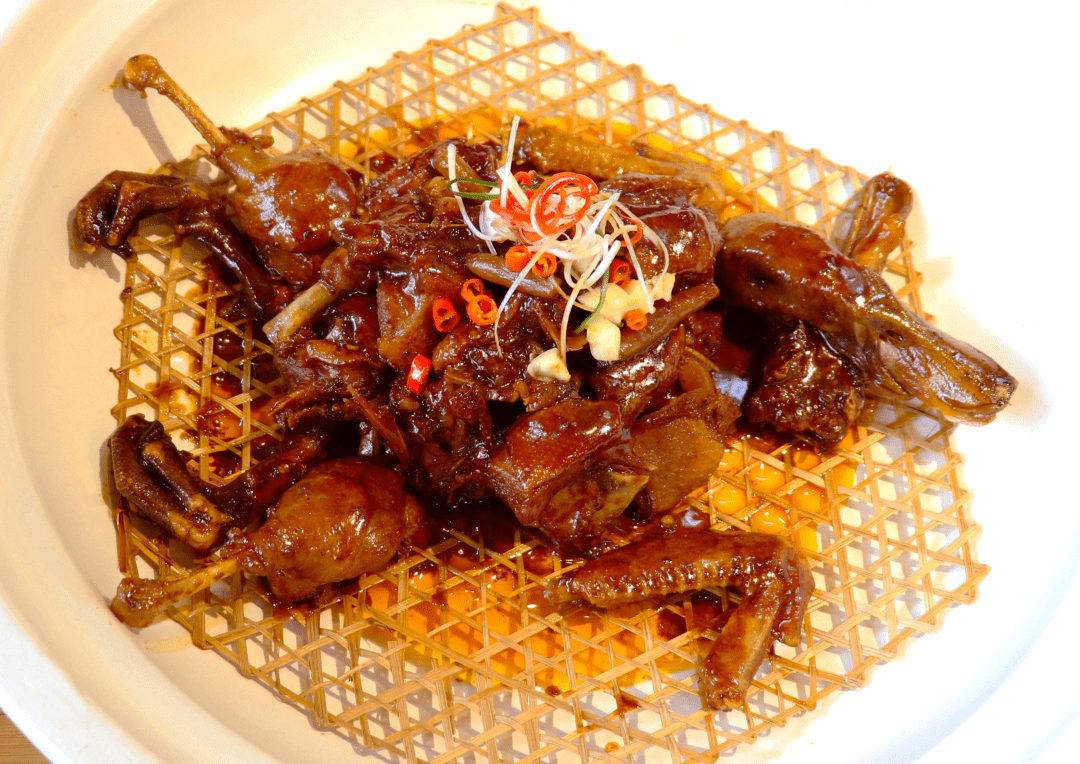 1,扫描二维码或点击右侧2,选择益阳地区3,选择喜欢菜品进行投票点击