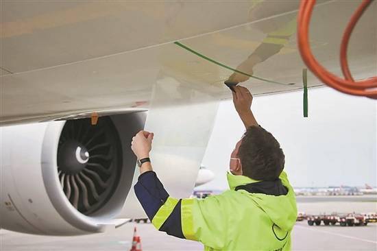 为飞机穿上“鲨鱼皮”