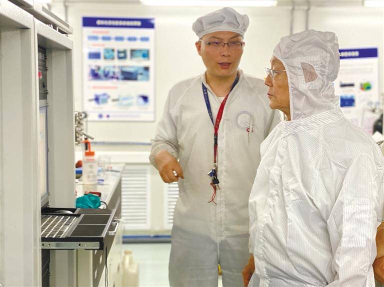 侯洵:科研工作要瞄准国家需求_研究_中国科学院_相机