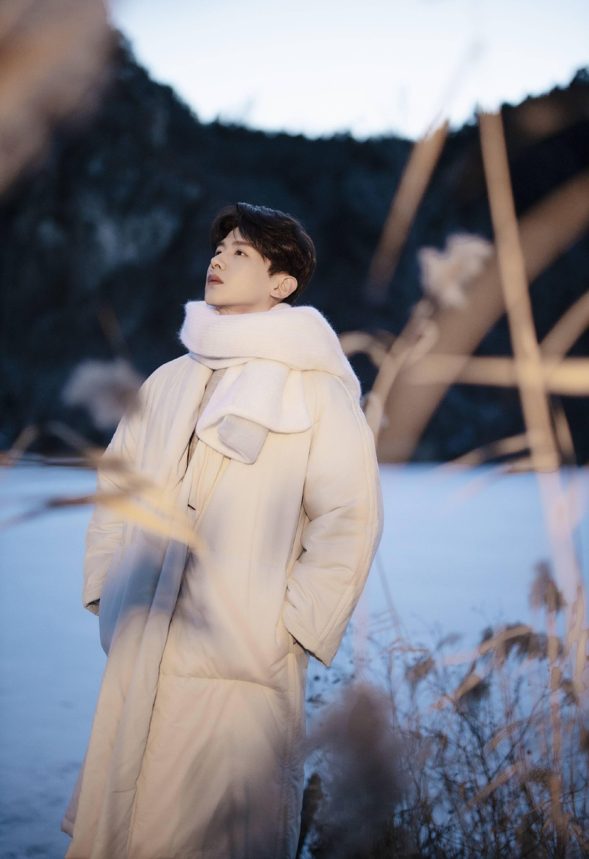 侯明昊白敬亭穿时尚休闲外套一个帅气时尚一个青春阳光