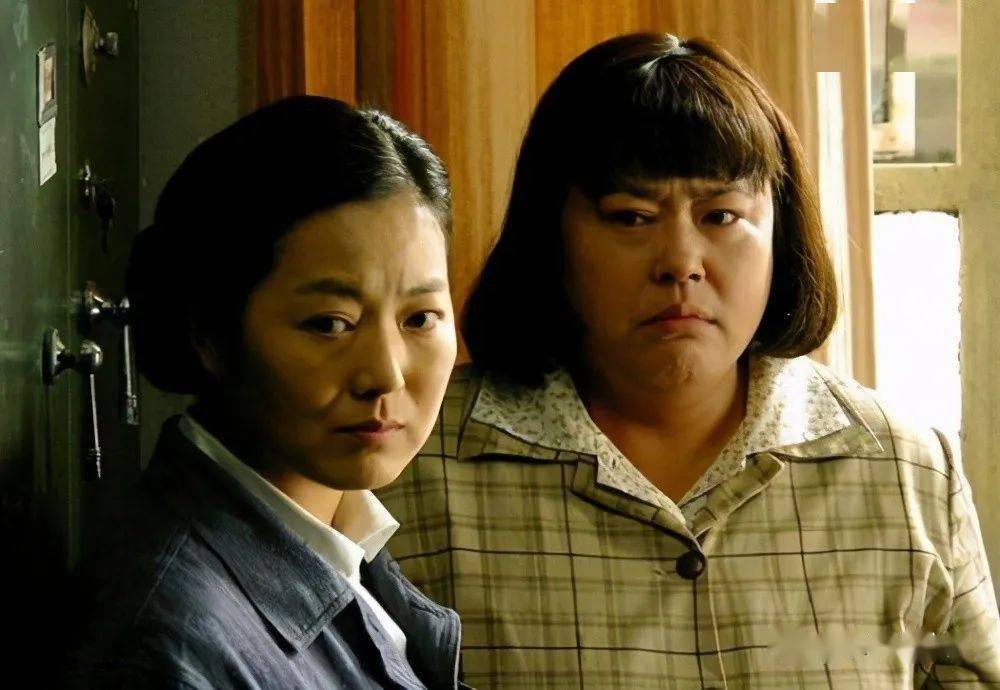 她还在农村题材喜剧《憨媳当家》中饰演"张银凤",她还是由导演李大为