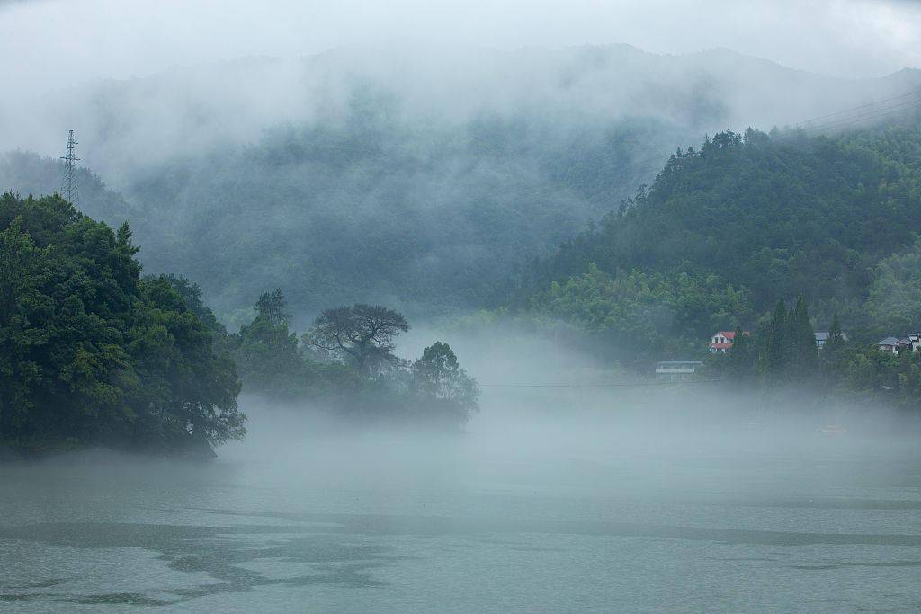 【诗词里的中国】千古富春江:奇山异水 天下独绝