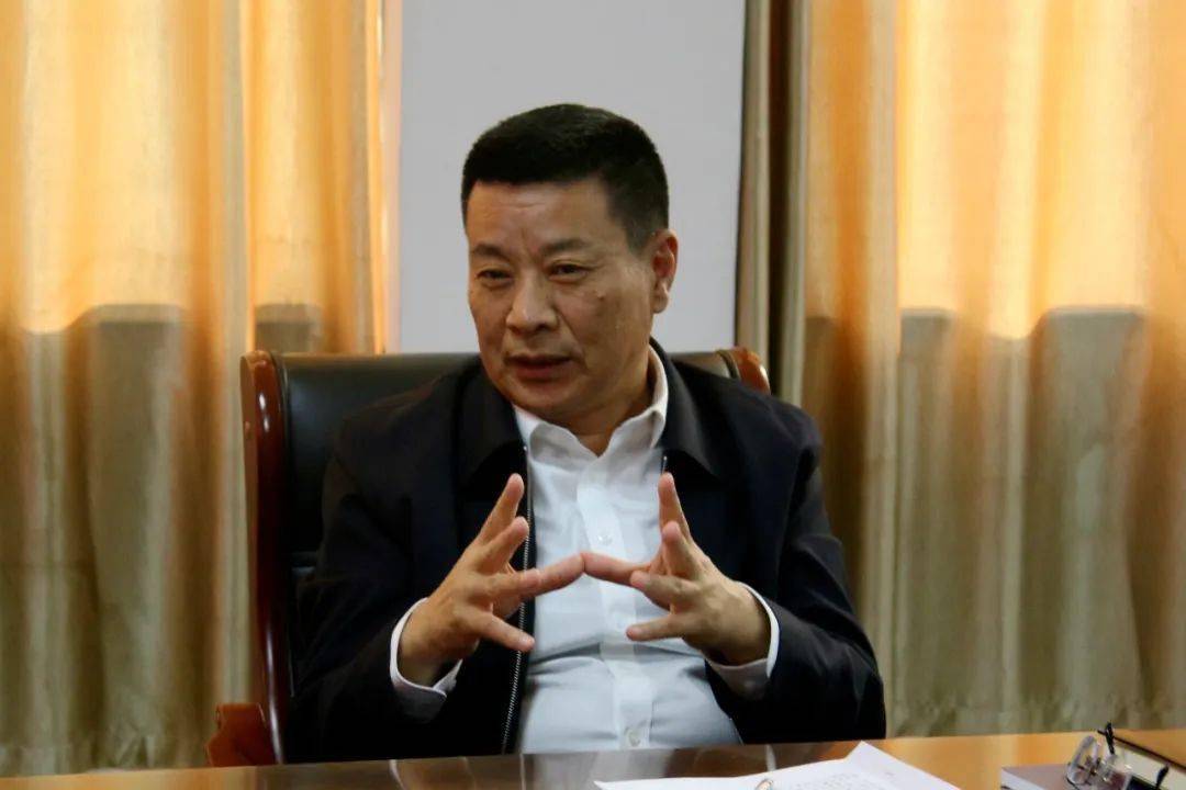 中铁十局副总经理杨玉泉就近期党史学习教育有关重要精神进行宣讲,并