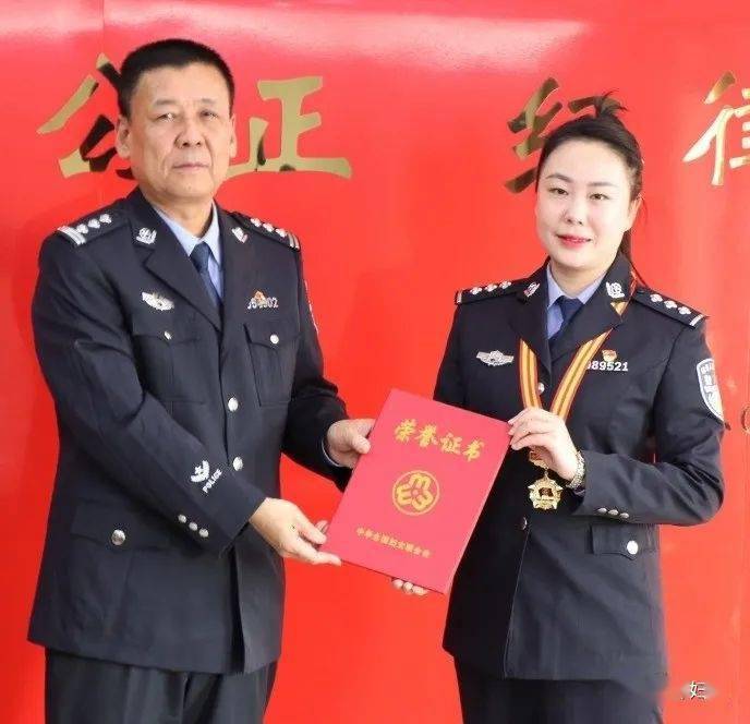 霍邱县公安局民警王帅荣获"全国三八红旗手"!