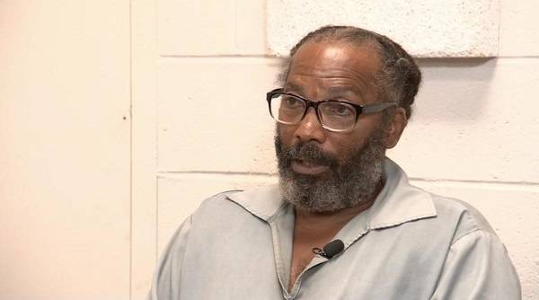 Cbs 22岁黑人因三重谋杀罪坐牢40年后被无罪释放唯一证人推翻证词 斯特里克兰 道格拉斯 裁定