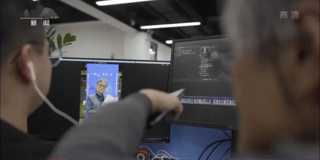 72岁硬核姥姥退休后走红，吸粉百万，真实身份曝光：她可不简单！