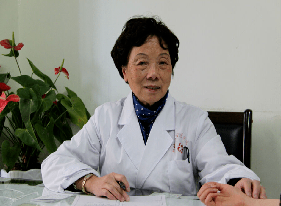 先进典型终身教授张良英笃定中医路的六十年坚守