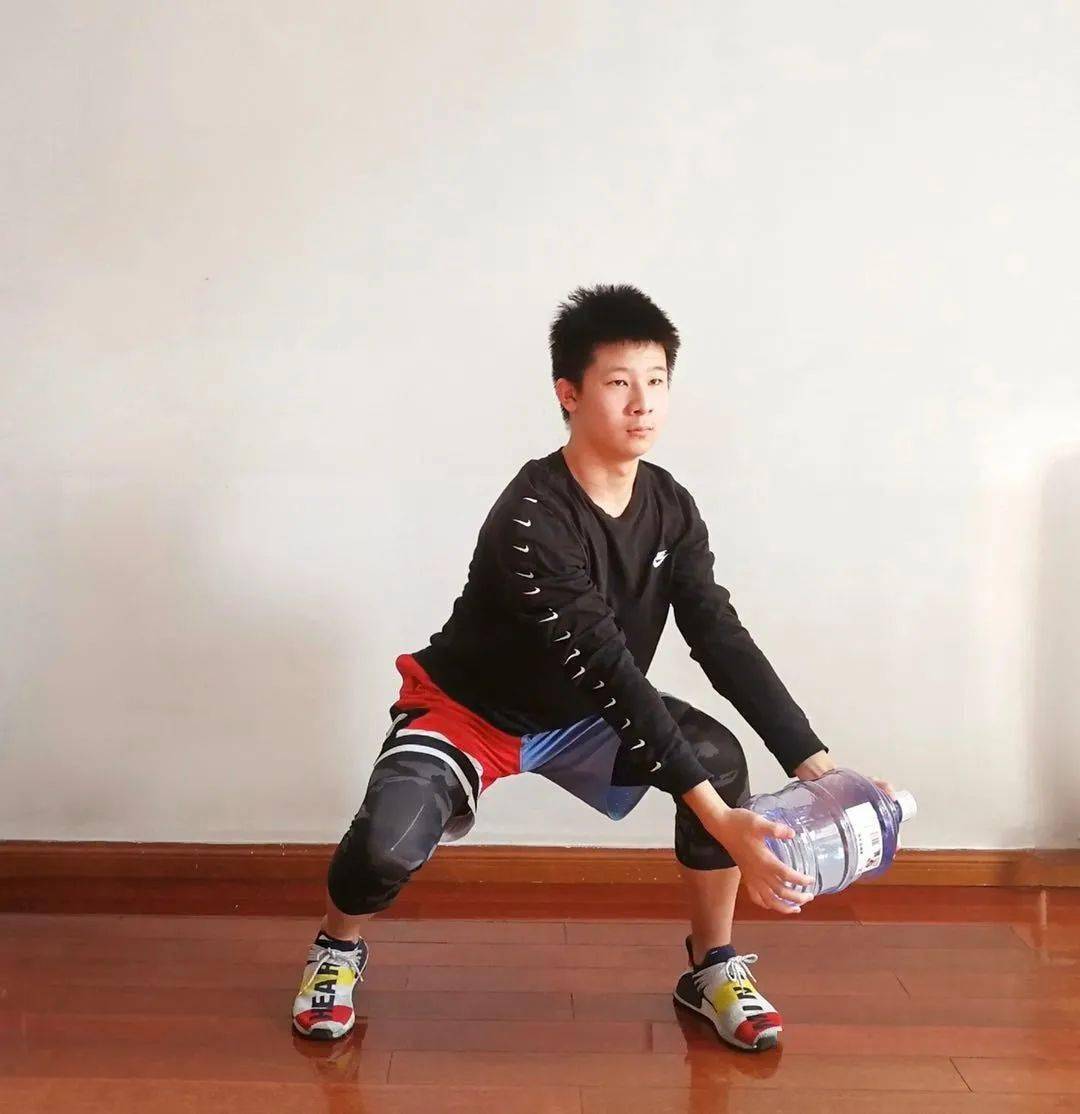 练习三:深蹲砍柴