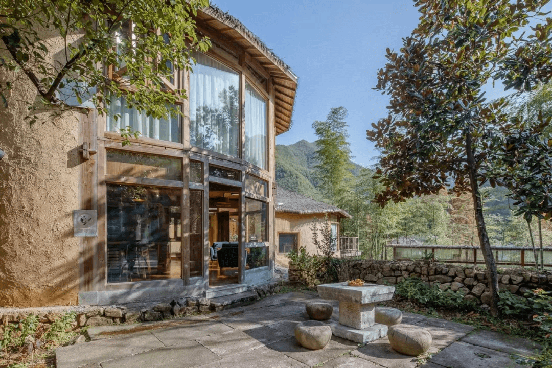 藏在安吉这座山间竹林里的山野轰趴民宿还可以泡汤赏雪景丨简爱