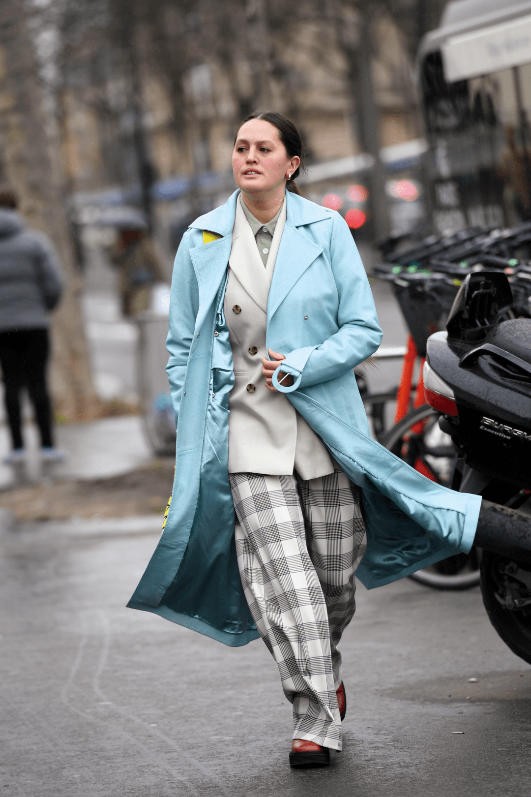 西裤 不论多冷，一进屋就恢复辣妹风