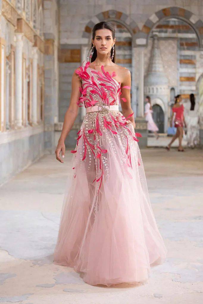 秀场【秀场】2022 春夏成衣系列 – GEORGES HOBEIKA