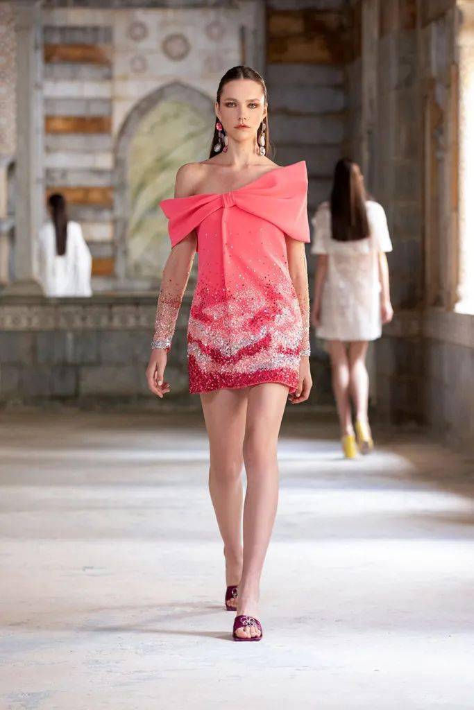 秀场【秀场】2022 春夏成衣系列 – GEORGES HOBEIKA