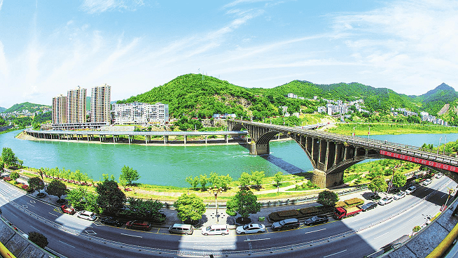 竹山县城一座桥 方便堵河两岸人